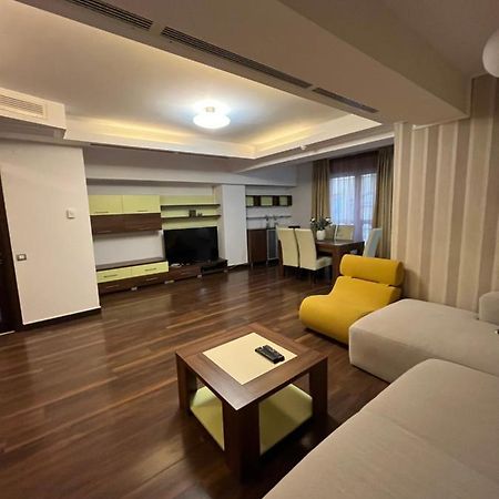 Large 2 Bedroom Apartment Soseaua Nordului 부쿠레슈티 외부 사진